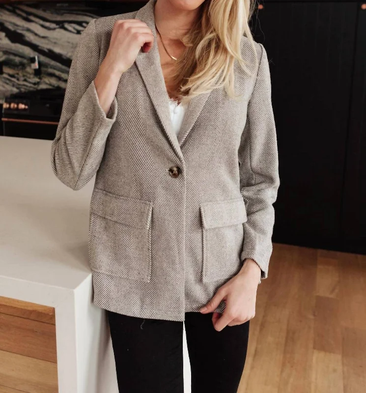 Feminine Boyfriend Blazer In Herringbone Women's Classic Blazer