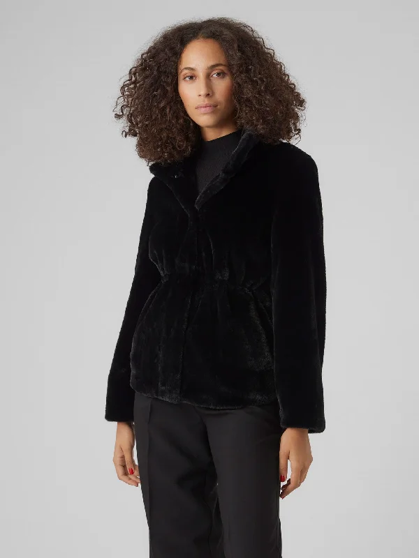 Γυναικεία γούνα VMSONJAHOLLY SHORT FAUX FUR JACKET BOOS 10289494 | 10289494 Appliqued Jacket Beaded Jacket Sequined Jacket Γυναικεία γούνα VMSONJAHOLLY SHORT FAUX FUR JACKET BOOS 10289494 | 10289494 Appliqued Jacket Beaded Jacket Sequined Jacket